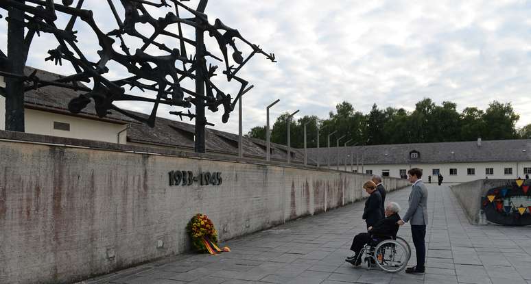 Cerimônia de homenagem às vítimas da Segunda Guerra com Angela Merkel em Dachau