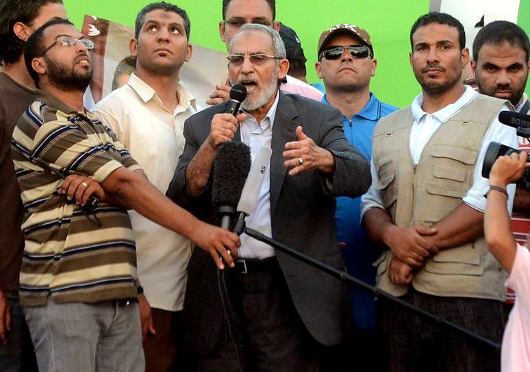 Mohamed Badie, o guia supremo da Irmandade Muçulmana, durante discurso a dezenas de milhares de egípcios no dia 5 de julho