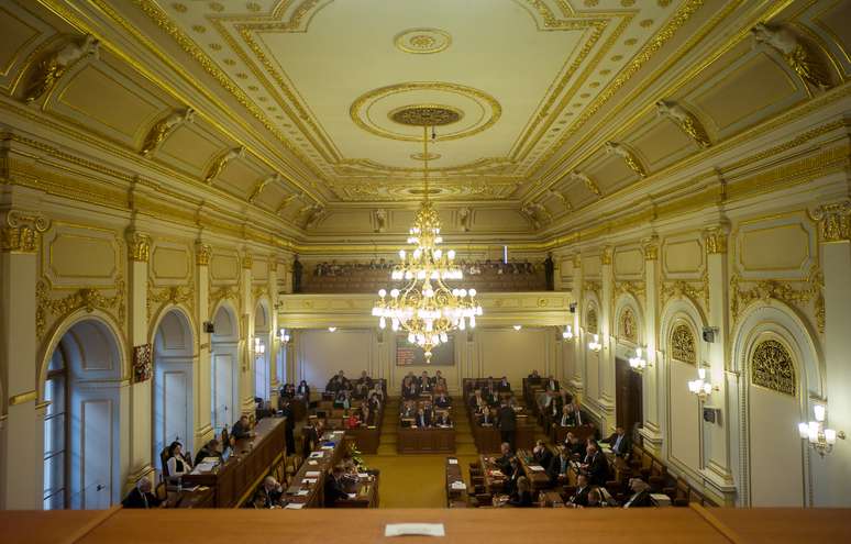 Deputados checos reunidos em Praga