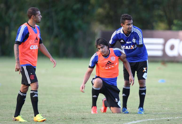 Renato Santos e Marcelo Moreno discutiram por causa de uma jogada dura