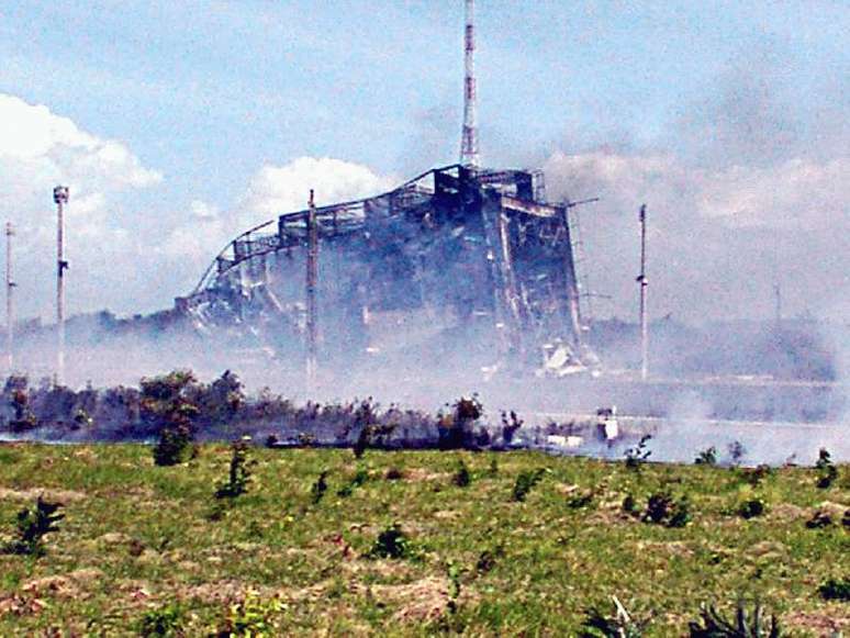 <p>Torre de lan&ccedil;amento ficou&nbsp;destru&iacute;da ap&oacute;s acidente com o VLS-1,&nbsp;ve&iacute;culo lan&ccedil;ador de sat&eacute;lites brasileiro:&nbsp;acidente que destruiu o terceiro prot&oacute;tipo do Pa&iacute;s na sua busca pela autonomia espacial completa 10 anos em 22 de agosto de 2013</p>