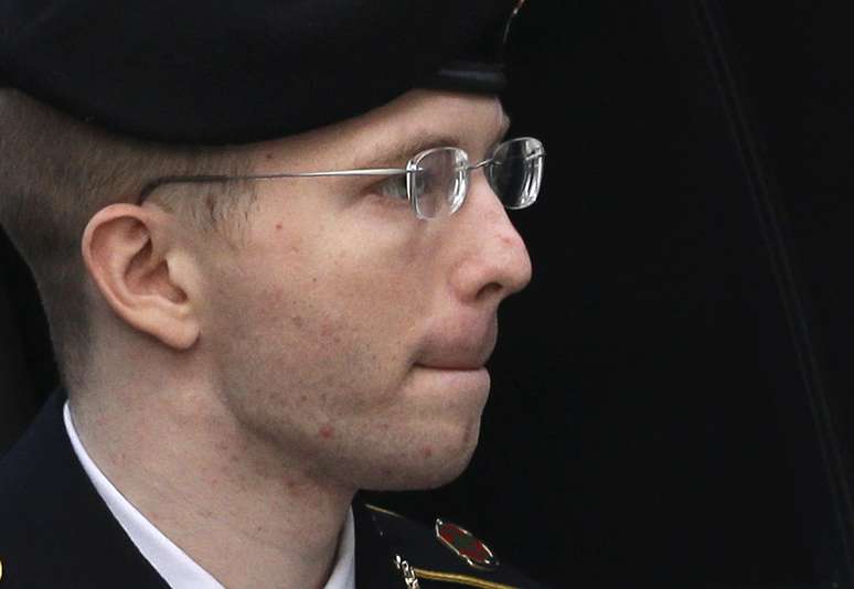 Bradley Manning, 25 anos, é levado até a corte para ouvir sua sentença