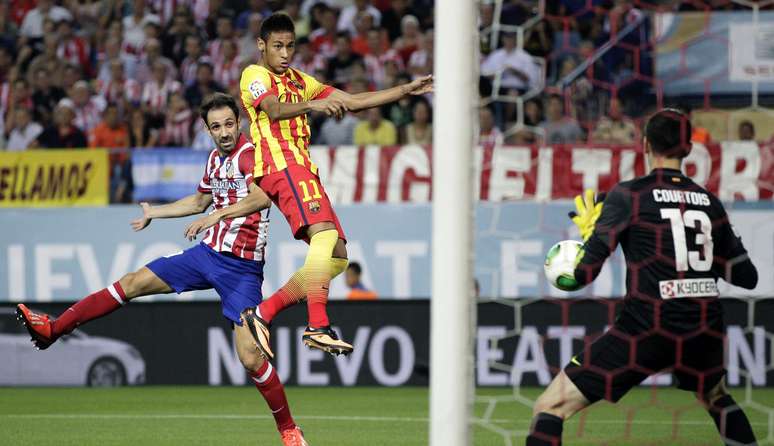 <p>Primeiro gol de Neymar em jogo oficial pelo Barcelona saiu de cabeça</p>