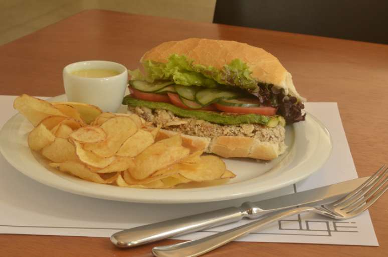 Sandu&iacute;che servido pelo Dg&eacute;