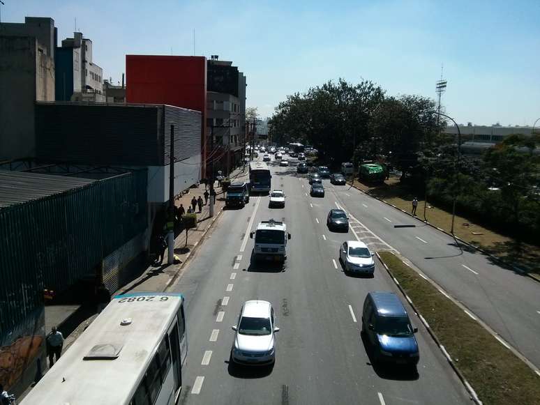 <p>Carro-forte da empresa Protege estacionado na avenida Washington Lu&iacute;s, na zona sul de S&atilde;o Paulo</p>