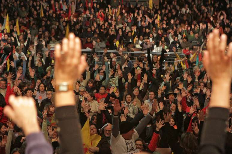 <p>Os professores da rede estadual do Rio Grande do Sul decidiram na tarde de sexta-feiraentrar em greve por tempo indeterminado </p>