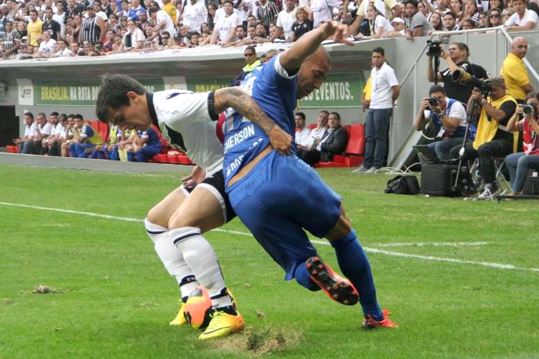 <p>Duelo foi equilibrado e cada time teve o domínio durante um tempo</p>