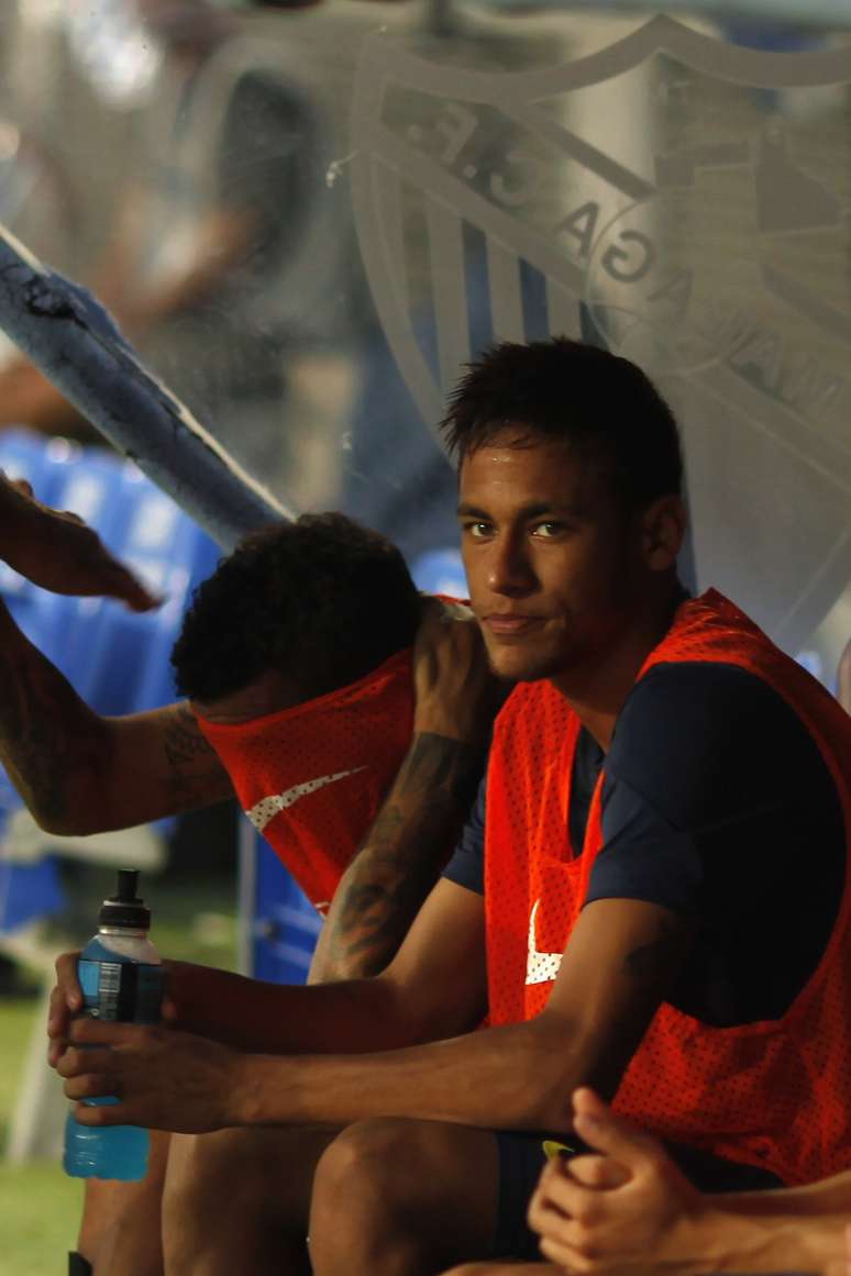 Neymar iniciou partida contra o Málaga novamente no banco de reservas
