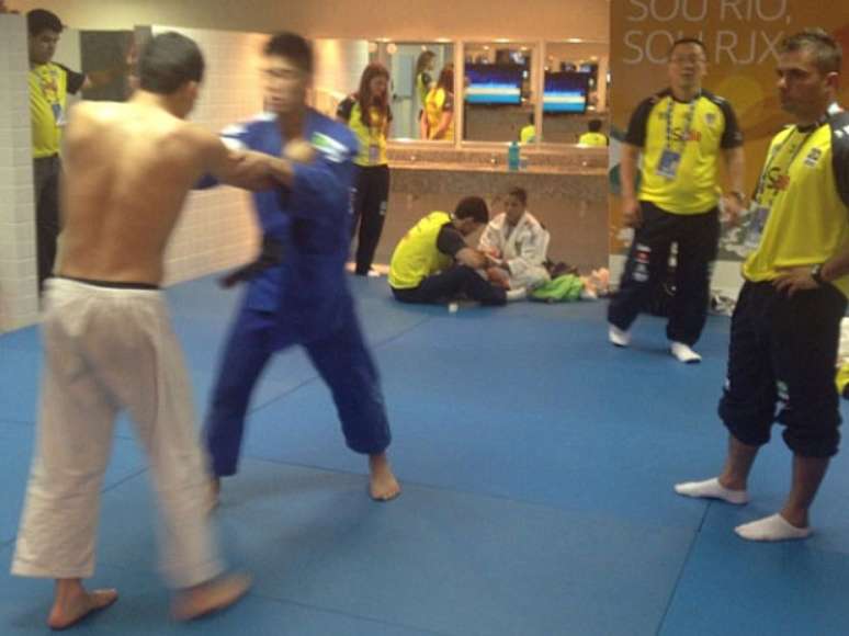 Jo&atilde;o Derly publica imagem dos bastidores do Mundial de Jud&ocirc;