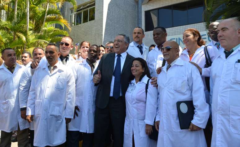 O ministro da Saúde, Alexandre Padilha, recebeu os médicos estrangeiros nesta segunda-feira em Brasília