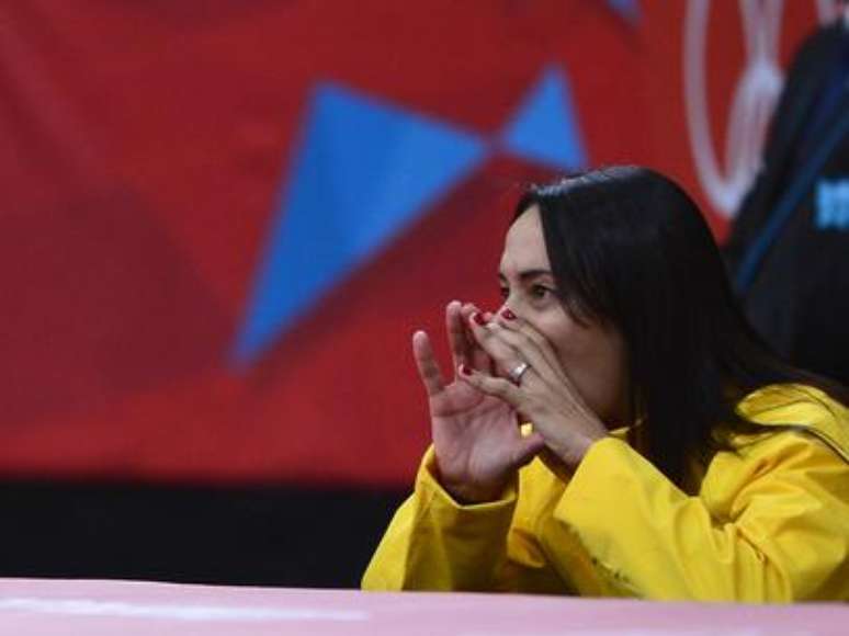 <p>Era comum ver Rosicleia Campos gritando e gesticulando ao lado dos tatames</p>