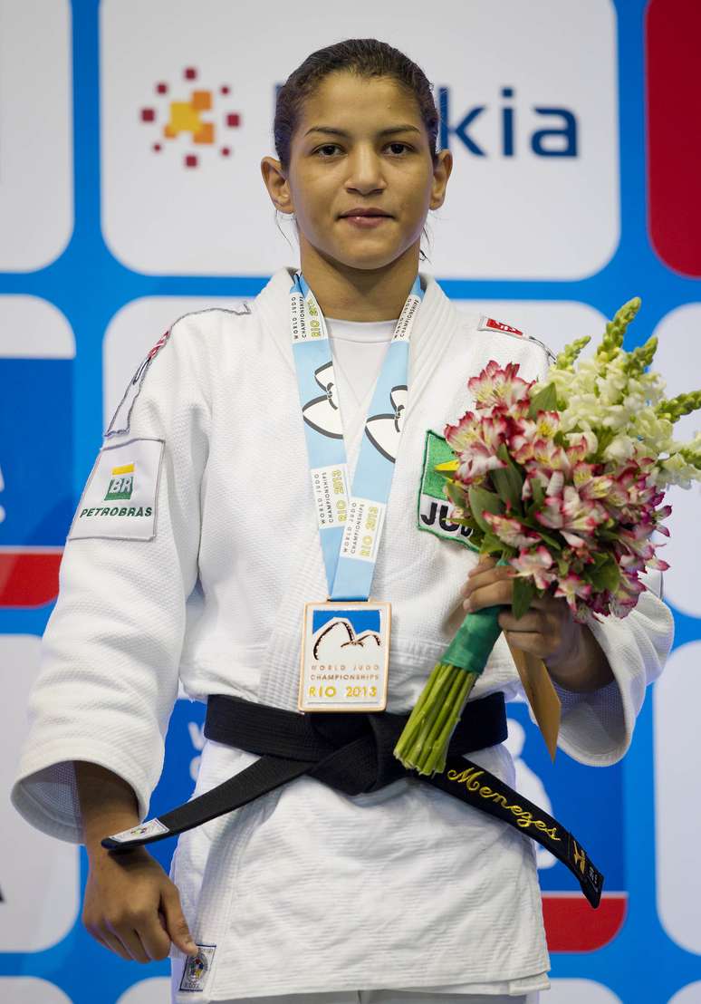 Sarah Menezes recebe medalha, seu terceiro bronze em Mundiais