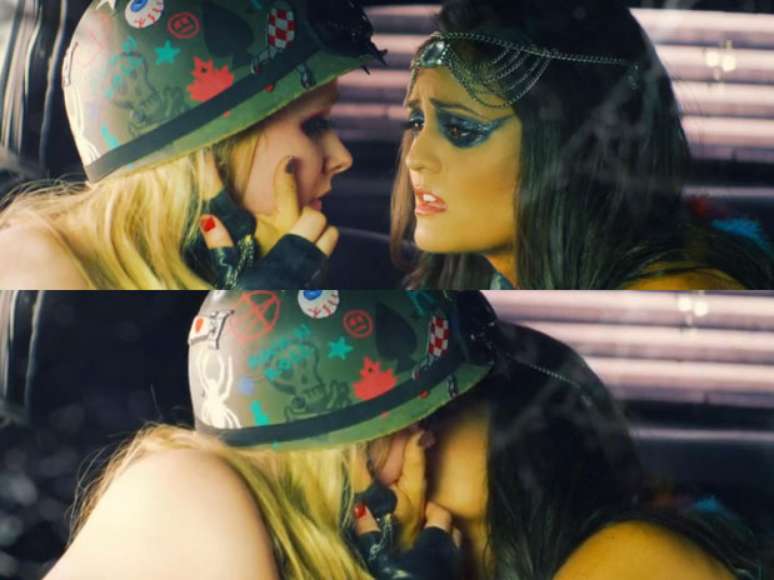 <p>Em seu novo clipe, <em>Rock n&#39; Roll</em>, cuja m&uacute;sica faz parte do disco que ser&aacute; lan&ccedil;ado em 24 de setembro, Avril Lavigne aparece beijando a atriz Danica McKellar, famosa por ter estrelado a s&eacute;rie <em>Anos Incr&iacute;veis</em> (1988) no papel de Winnie Cooper. Com isto, o<strong> Terra</strong> aproveitou para relembrar 20 beijos gays em videoclipes, navegue pela galeria e confira!</p>