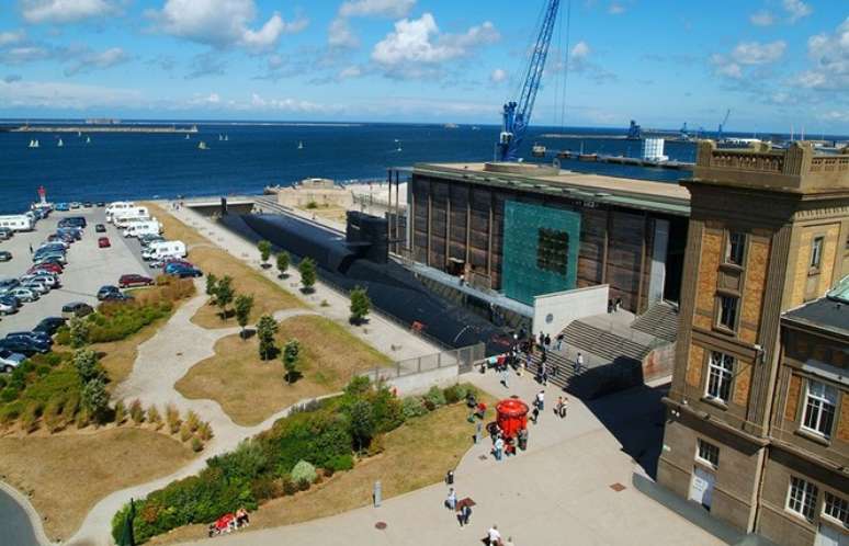 Cherbourg, no litoral francês, tem uma história rica. Já foi invadida por vikings e também foi campo de batalha durante a invasão da Normandia pelas tropas aliadas na Segunda Guerra Mundial