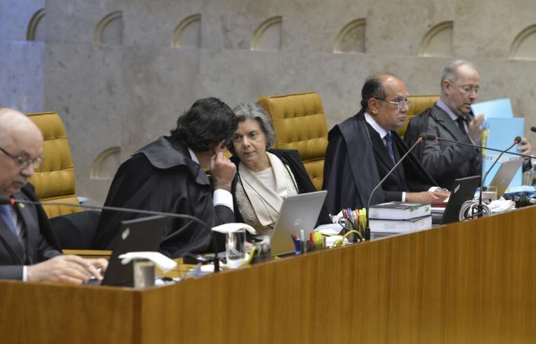 O Supremo Tribunal Federal (STF) retomou nesta quarta-feira o julgamento do recursos do processo do mensalão