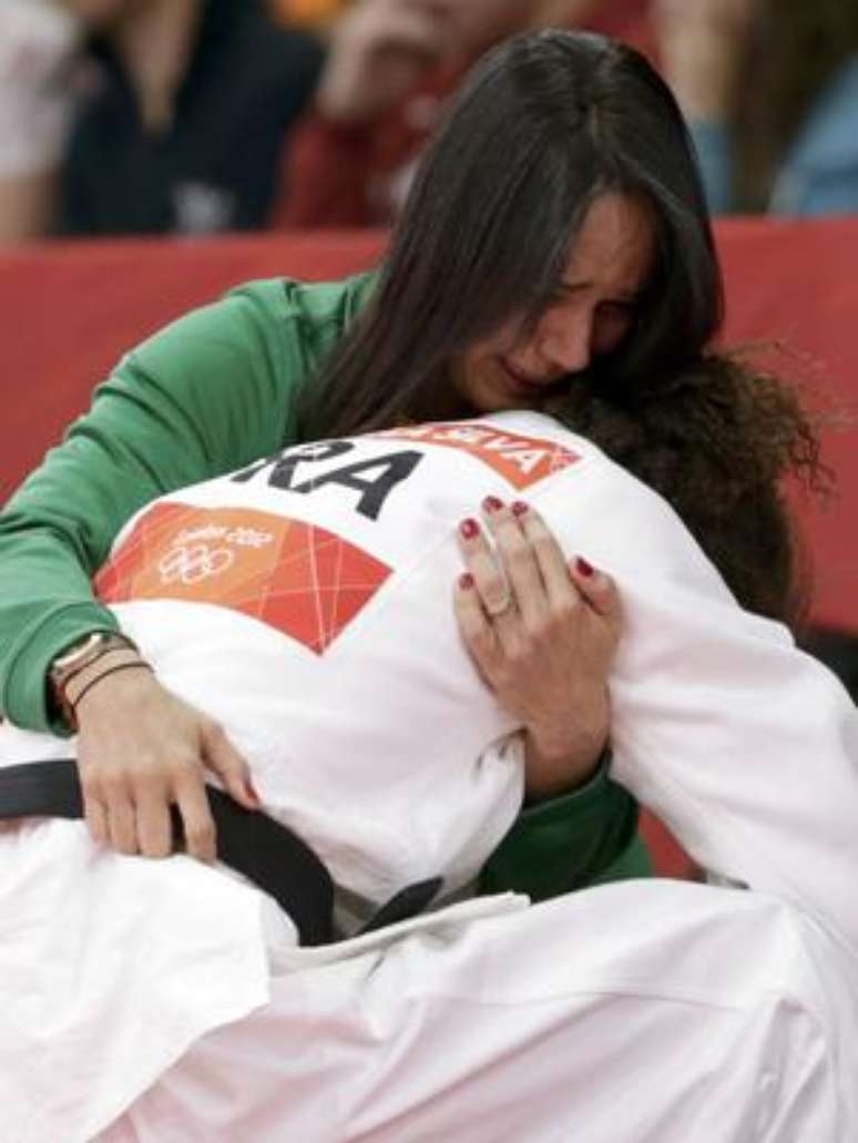 Rosicleia Campos consola Rafaela Silva após eliminação na Olimpíada de Londres