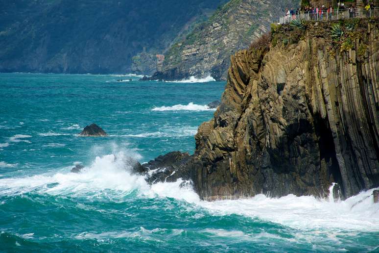 <p>O Parque Nacional de Cinque Terre fica em região litorânea da Itália</p>