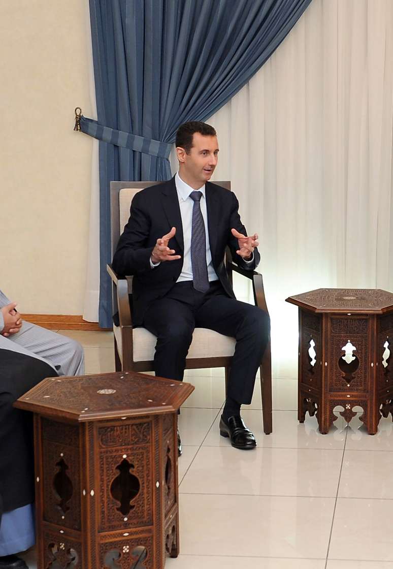 Assad em reunião com delegação iemenita em Damasco