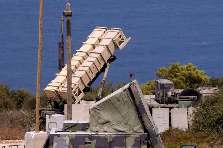 Bateria antiaérea israelense posicionada em Haifa, na costa do Mar Mediterrâneo