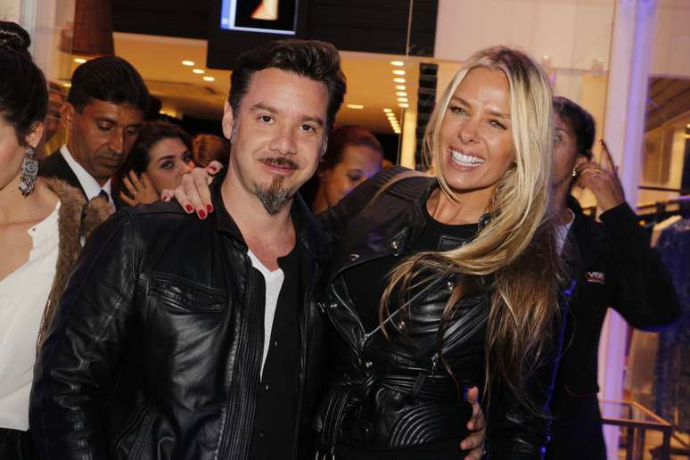 <p>Acompanhada do marido e dono da I&oacute;dice, Alexandre Iodice, Adriane Galisteu foi o destaque da noite</p>