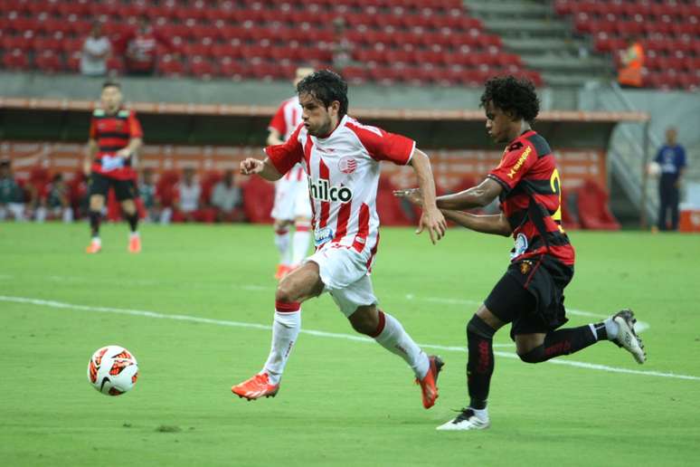 Náutico e Sport fizeram jogo movimentado e aberto na Arena Pernambuco 