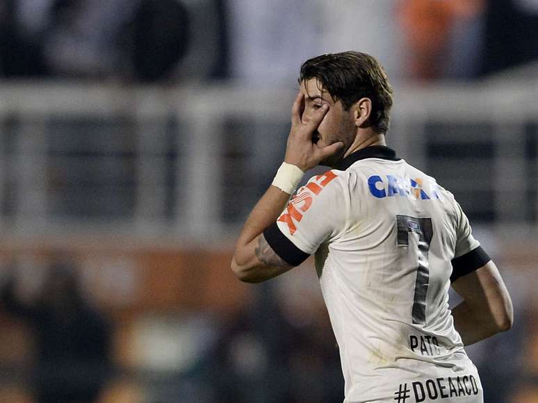 <p>Em cobrança de falta, Alexandre Pato fez o gol que deu tranquilidade para o Corinthians</p>