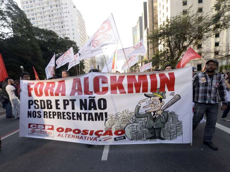 <p>Sindicalistas ligados à CSP-Conlutas criticam tanto o PT quanto o PSDB</p>