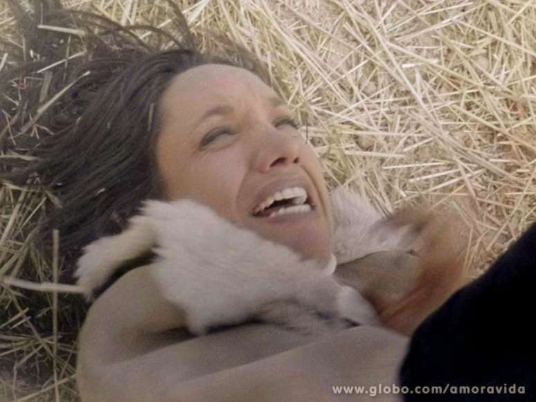 <p>Alejandra recebe muitas bofetadas de Paloma</p>