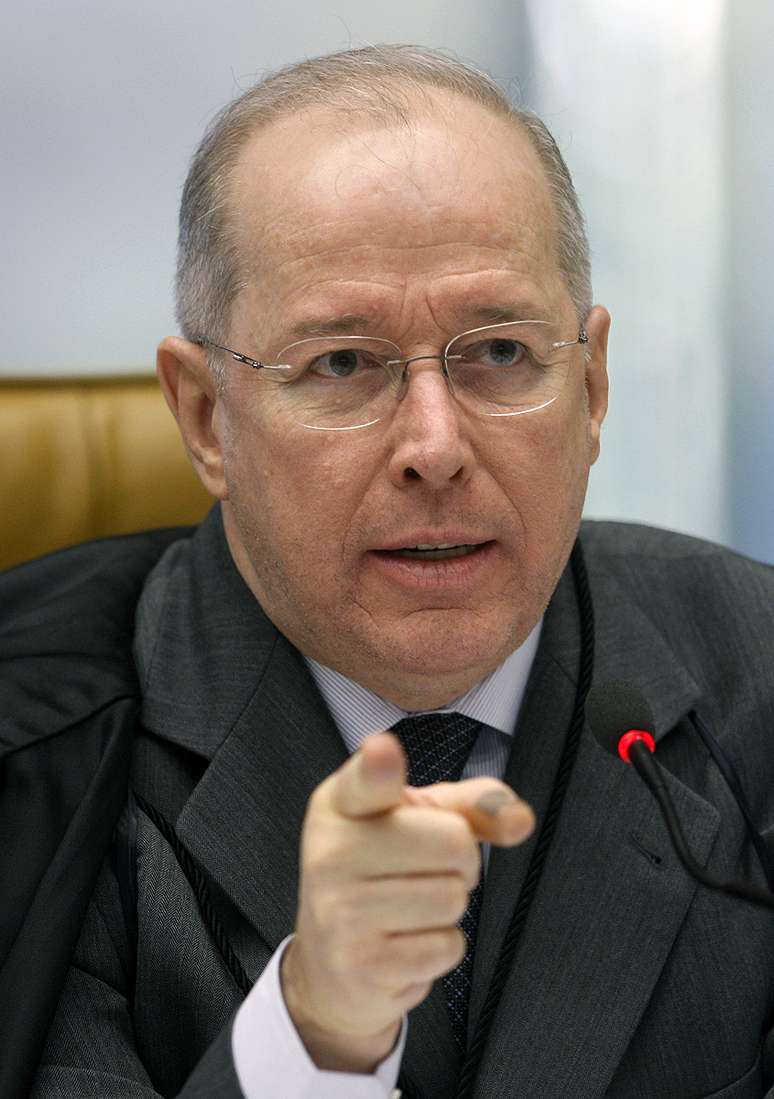 <p>Ministro Celso de Mello decide julgamento de infringentes</p>