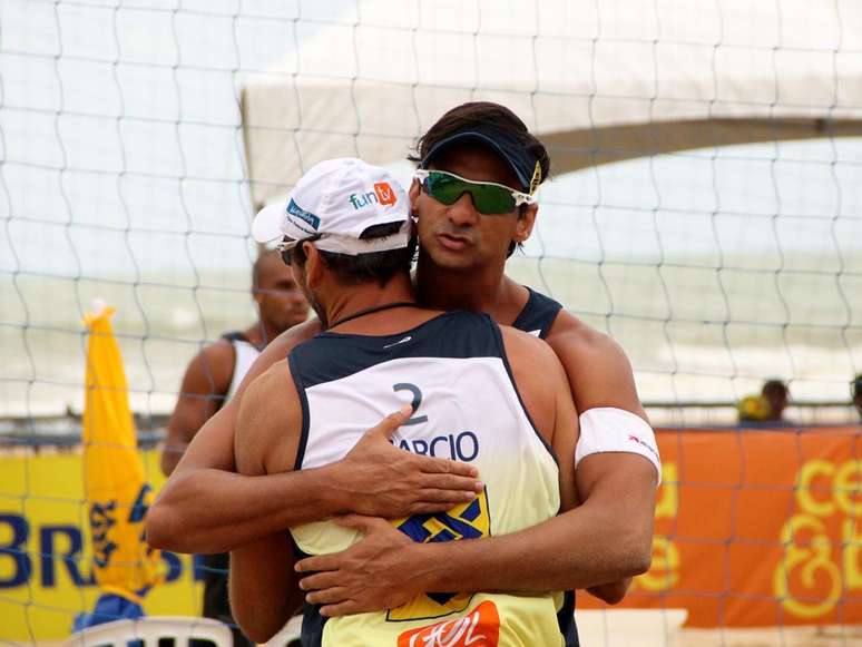 <p>Márcio e Ricardo estão nas semifinais da etapa do Recife do Circuito Banco do Brasil</p>