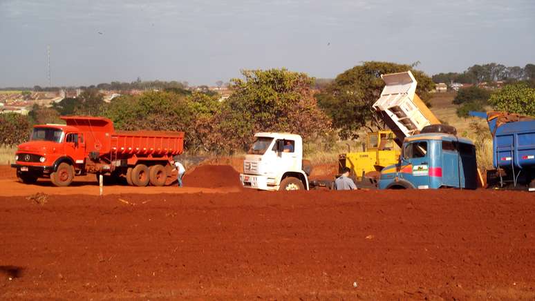 <p>Prefeitura iniciou este m&ecirc;s o reparo em cratera de 25 metros de profundidade na cidade de Frutal, MG</p>