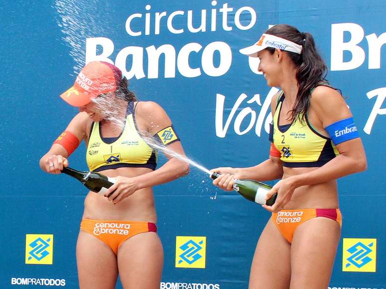 <p>Taiana (à direita) e Talita conquistaram o primeiro título da dupla no Circuito Banco do Brasil</p>