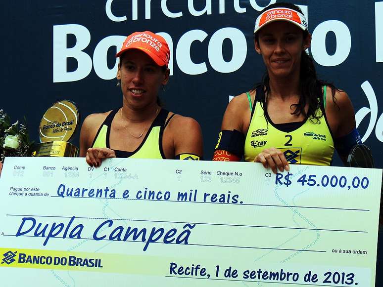 <p>Taiana e Talita faturaram a etapa feminina no Recife e lideram o ranking do Circuito Mundial</p>