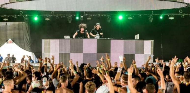 <p>Apresentação do DVBBS no Electric Zoo</p>