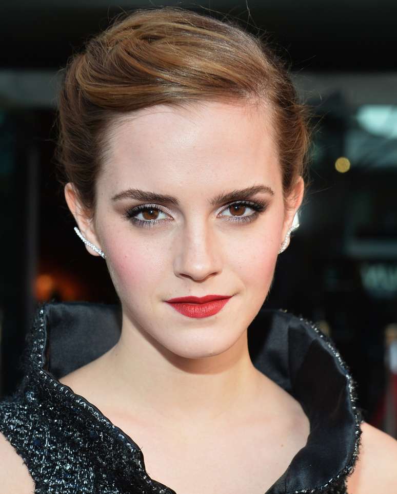 A maquiagem de Emma Watson é ótima para quem tem vinte anos: ousada e natural 