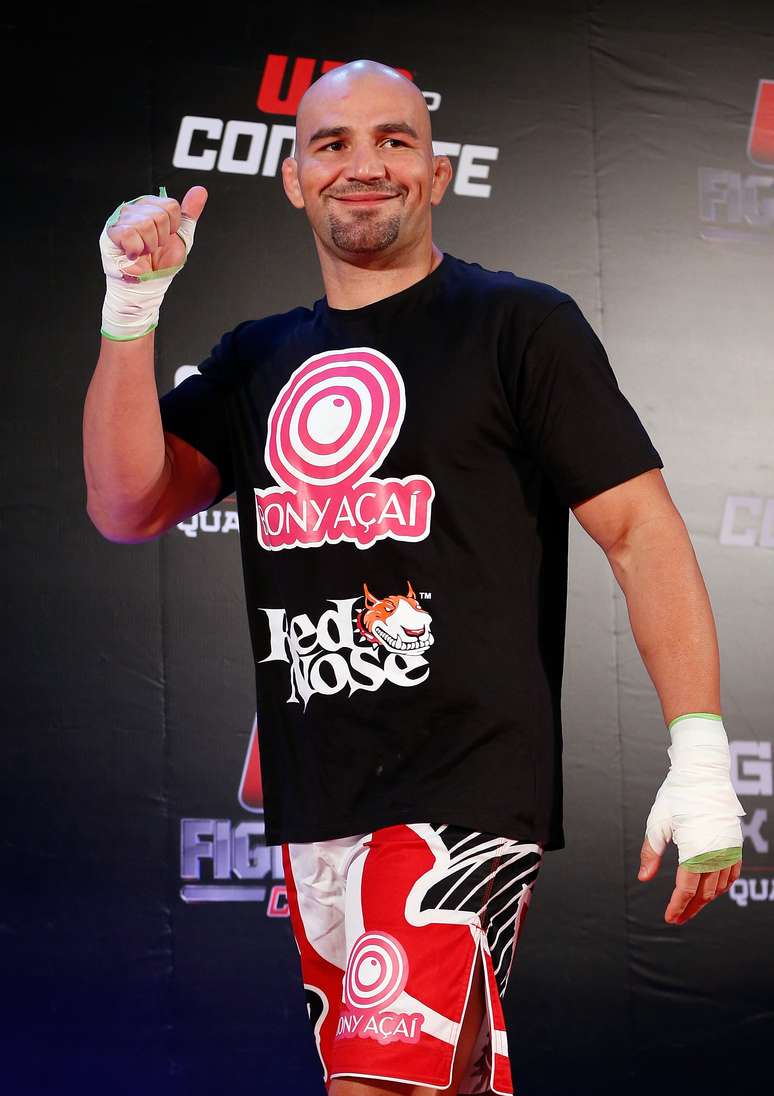 <p>Glover Teixeira n&atilde;o perde desde 2005, mas enfrentar&aacute; outro atleta que parece imbat&iacute;vel, Jon Jones</p>