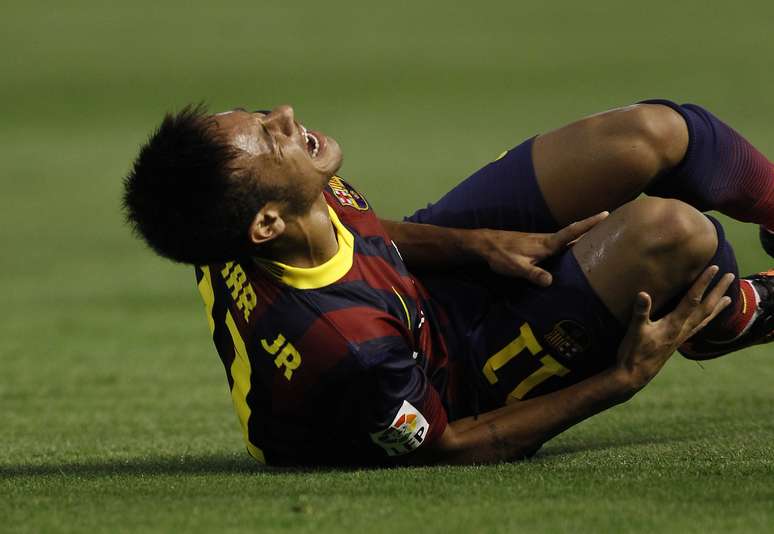 Neymar vem sofrendo com faltas pelo Barcelona