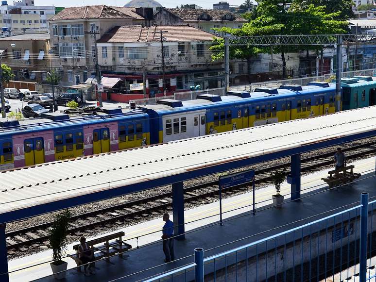 <p>Estações dos ramais Deodoro e Santa Cruz precisaram ser fechadas devido aos problemas</p>