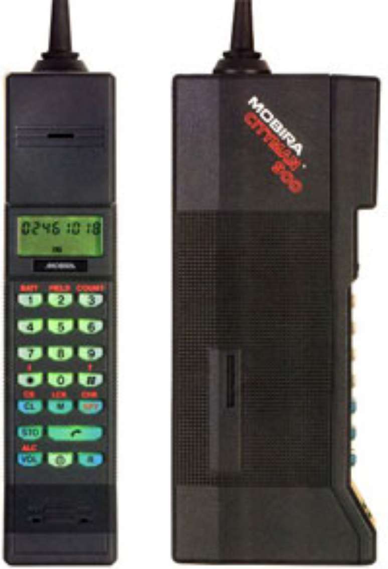 <p>Mobira, primeiro celular produzido pela Nokia</p>