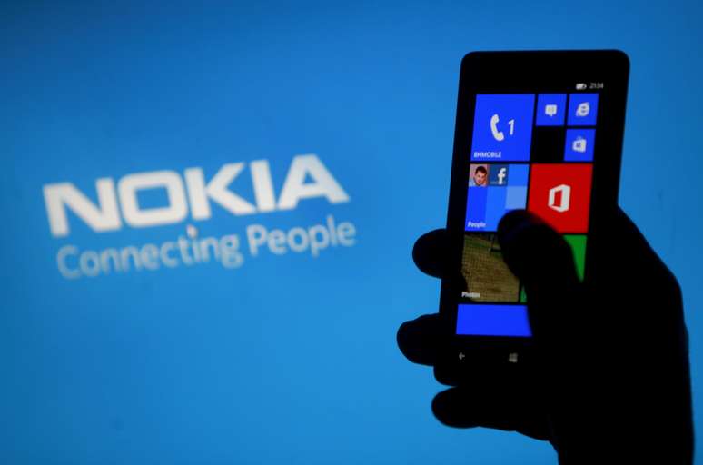O Lumia 1020, produzido pela Nokia e que roda Windows Phone, foi citado como um exemplo bem-sucedido de parceria entre as duas empresas