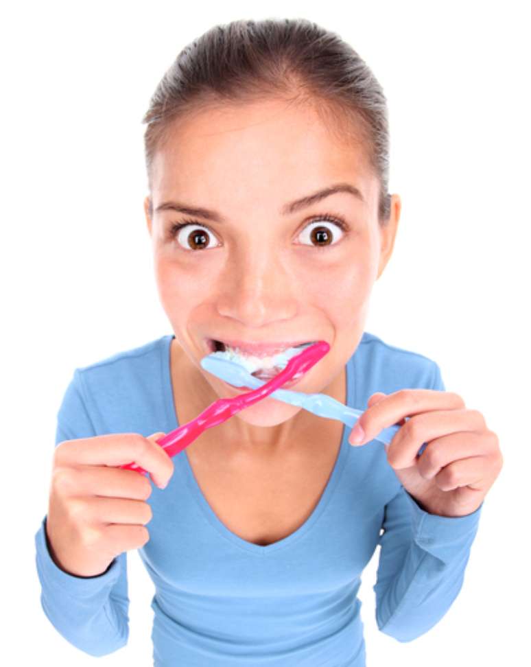Excesso de escovação pode ser prejudicial MITO. A escovação como ação mecânica ajuda na remoção da placa bacteriana. Ela somente se torna prejudicial dependendo da qualificação da pasta de dente. Se ela for muito abrasiva, por exemplo, pode desgastar os dentes.