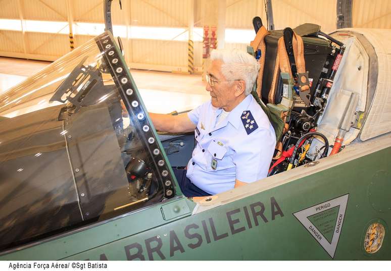 O avião teve a estrutura revitalizada e recebeu novos equipamentos, entre eles o radar SCP-01