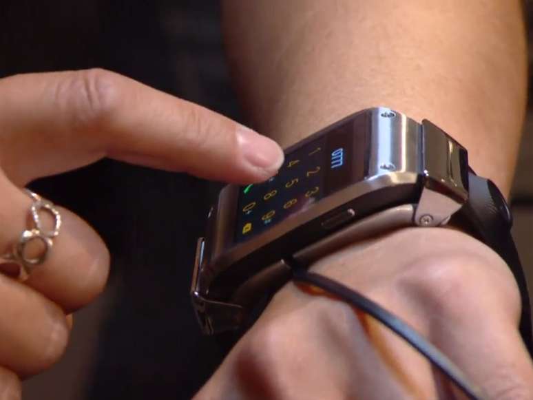 <p>Samsung Galaxy Gear está disponível no Brasil por R$ 1, 3 mil</p>