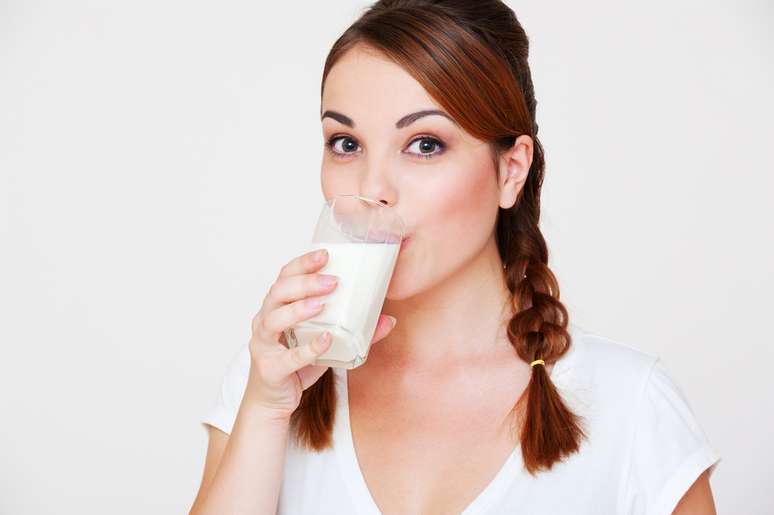 Responsável pela firmeza e elasticidade da pele, o colágeno se beneficia dos aminoácidos e das proteínas encontradas no leite
