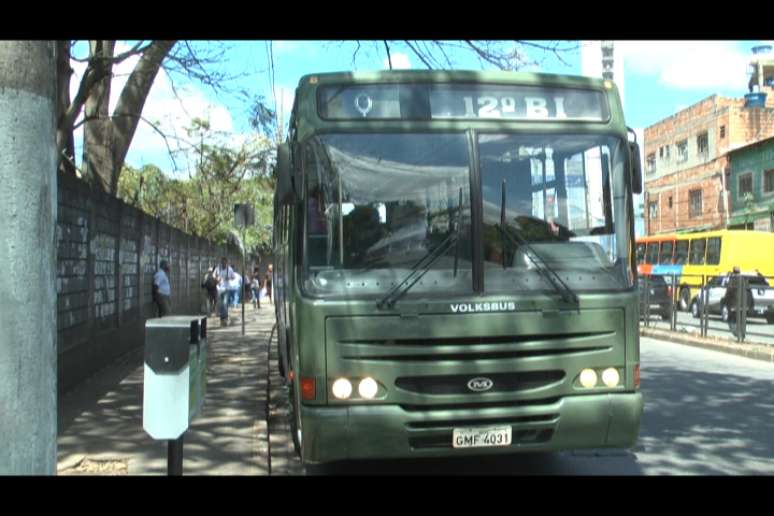 Ônibus do Exército transportou o grupo nesta sexta-feira