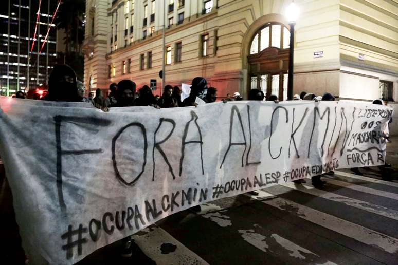 Manifestantes realizaram um protesto contra o governador do Estado, Geraldo Alckmin, e interditaram ruas do centro de São Paulo