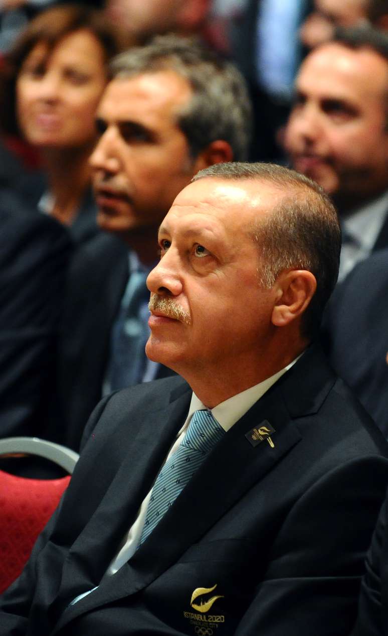 Primeiro ministro da Turquia, Recep Tayyip Erdogan observa festa japonesa ap&oacute;s derrota de Istambul para sede de 2020