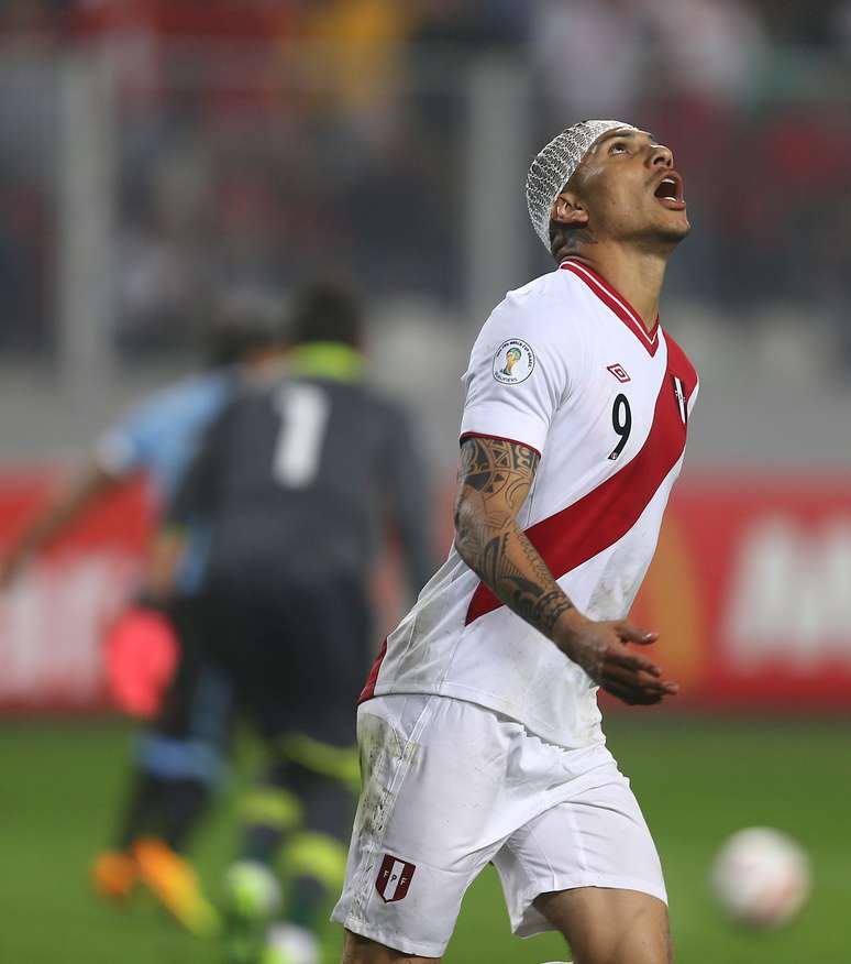 <p>Peruanos (foto) e ucranianos poderão realizar jogos com presença de torcida</p>