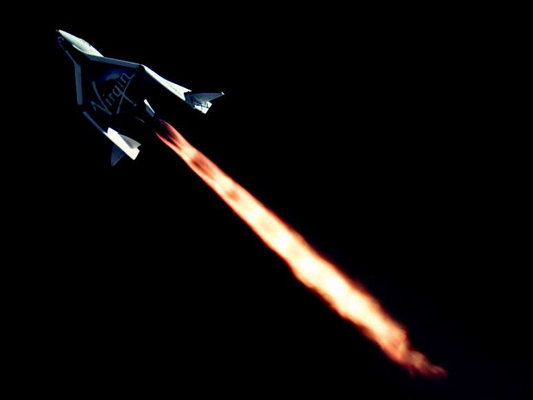 Nave espacial SpaceShip Two (SS2) chegou a 21 quilômetros de altura 