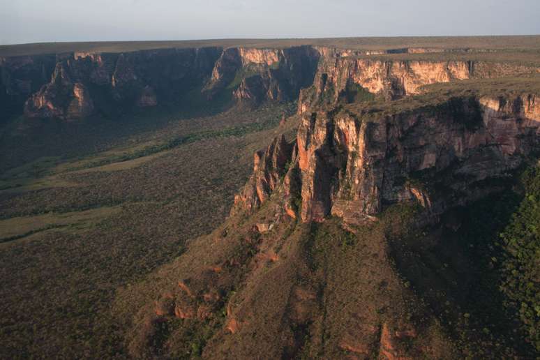 <p>Os imponentes paredões de arenito da Chapada dos Guimarães, a 80 km de Cuiabá</p>